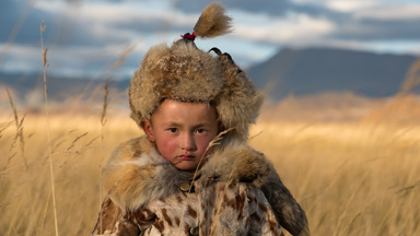 Migrate across harsh Mongolian landscapes with nomadic family