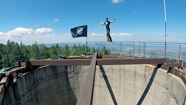 Fear Enthusiast Free Climbs Up Water Tower