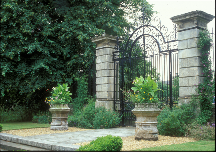 Gates at western end of Main Walk