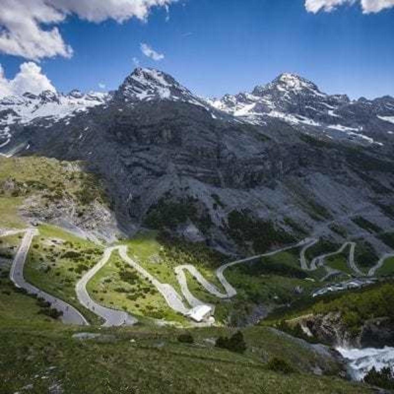 1 Stelvio Hairpins 400X400