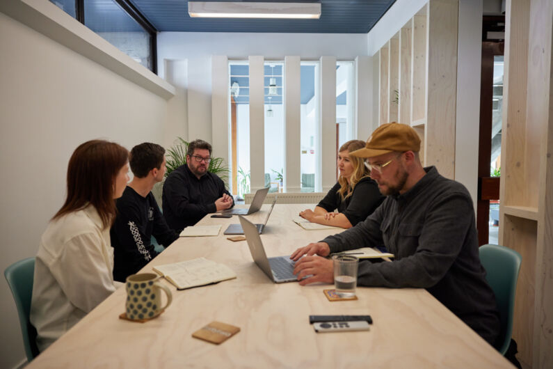 GR53284 fortytwo 16 05 2023 Mike Guest