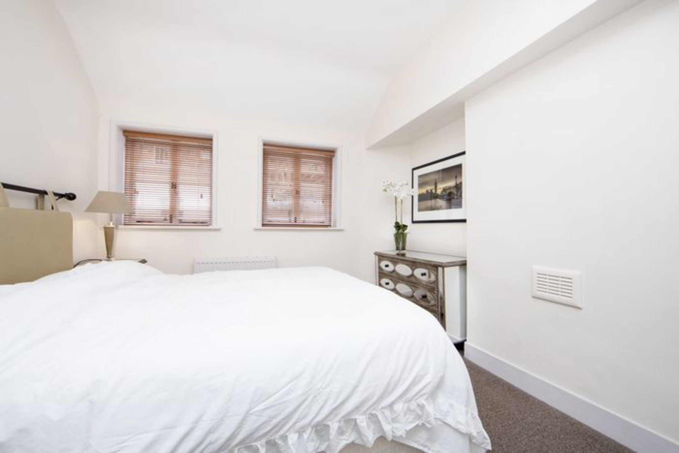 2 Bedroom Apartment for Short Term Rental in Mayfair Home From Home