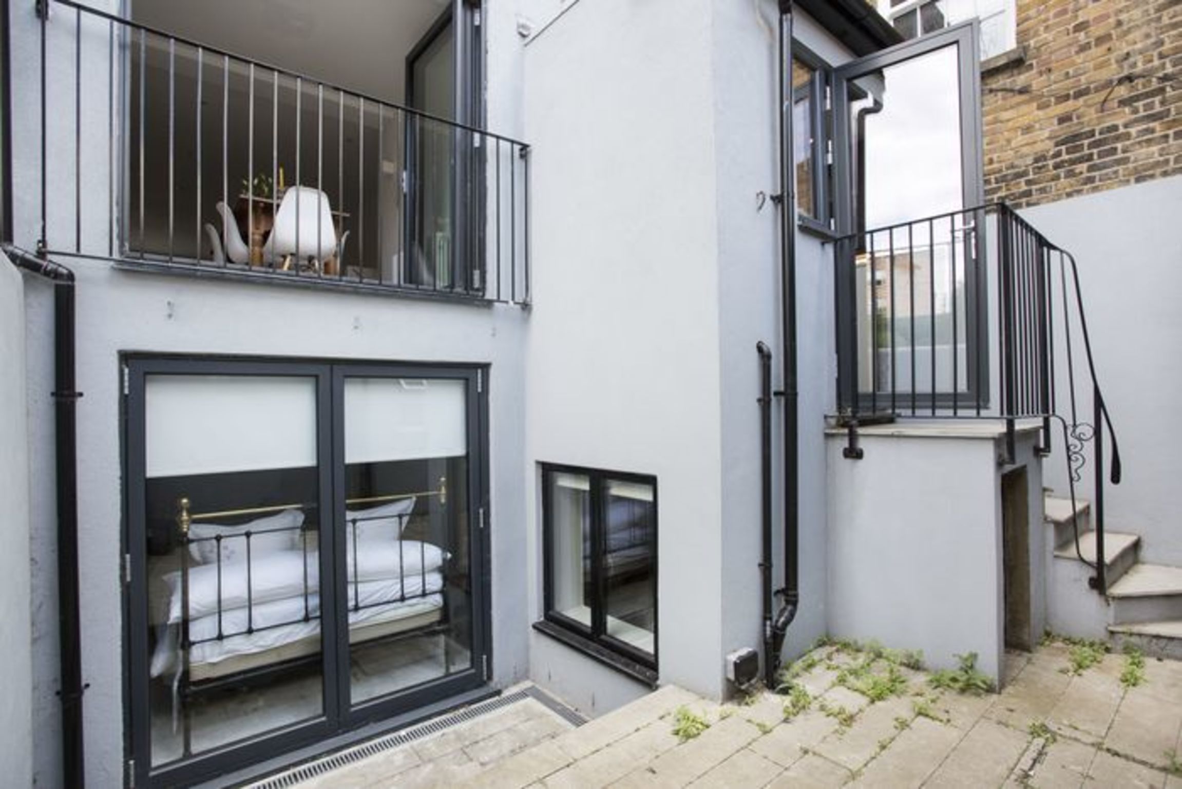 Contemporary 3 Bed Vacation Rental in Clapham, London Home From Home