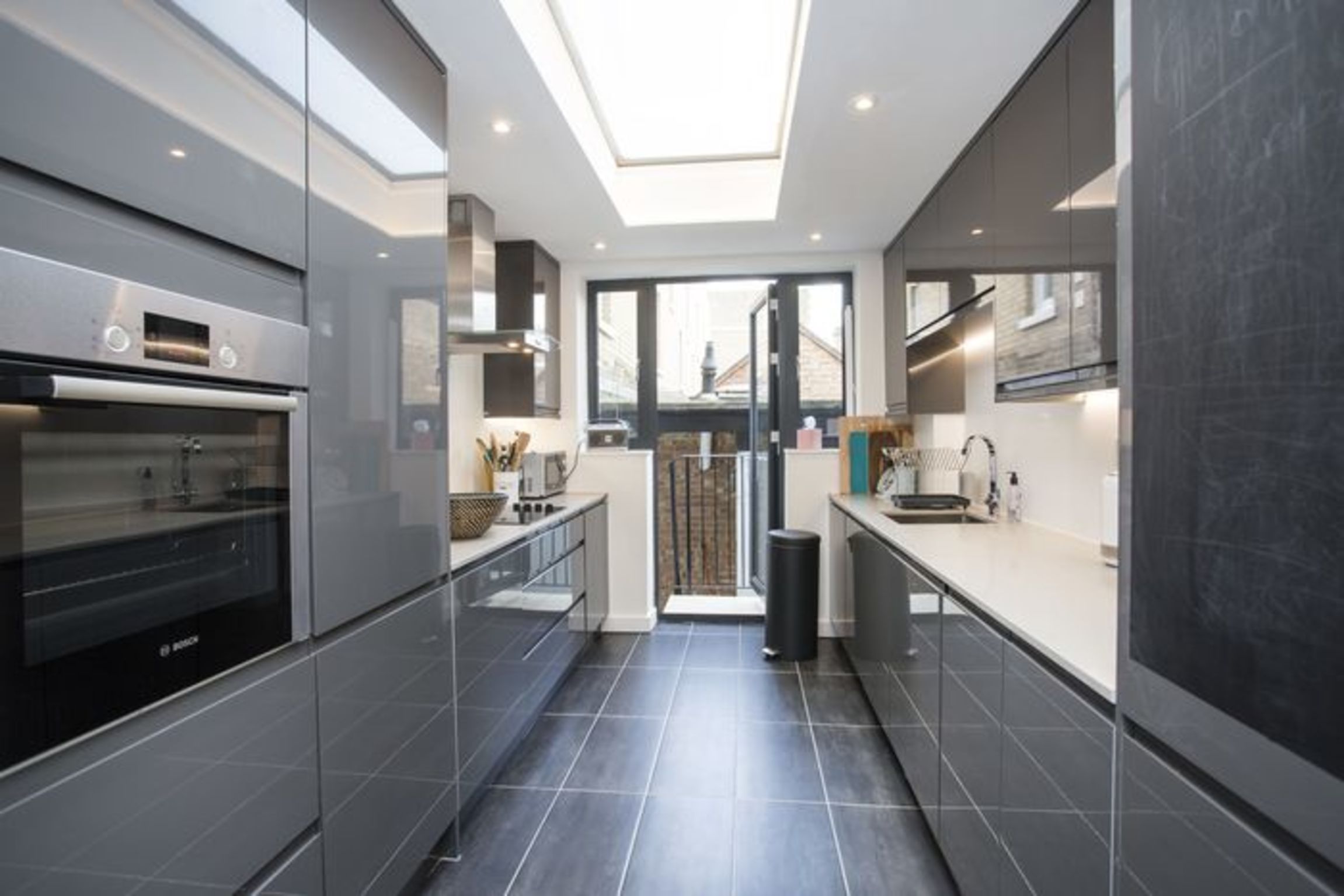 Contemporary 3 Bed Vacation Rental in Clapham, London Home From Home
