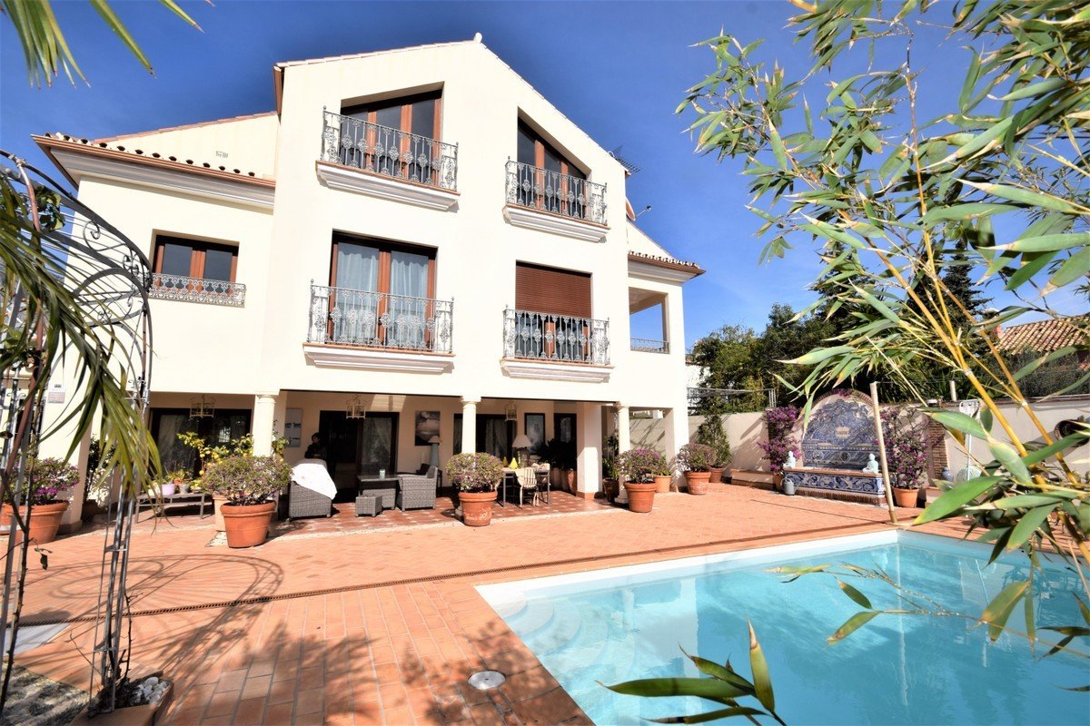 Villa for sale in Marbella, Valdeolletas Villa for sale in Marbella, Valdeolletas