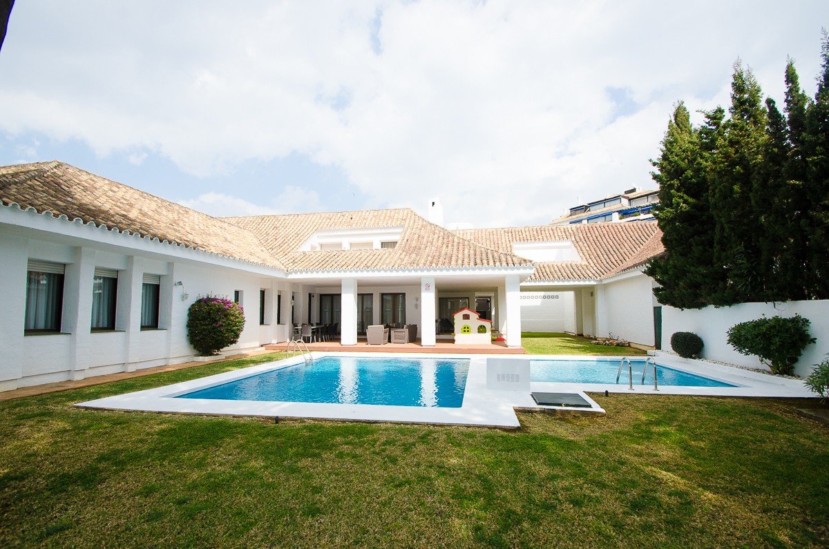 Villa for sale in Marbella, Puerto Banus Villa for sale in Marbella, Puerto Banus
