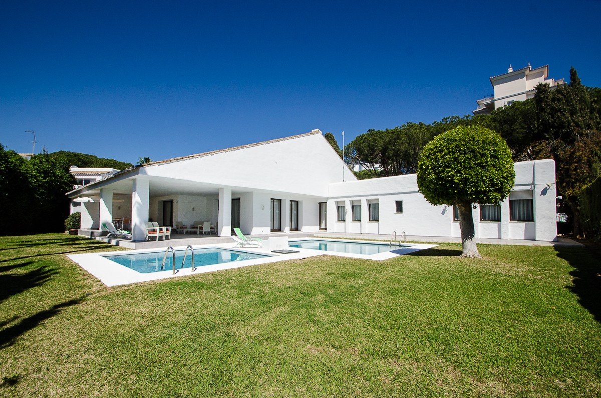 Villa for sale in Marbella, Puerto Banus Villa for sale in Marbella, Puerto Banus