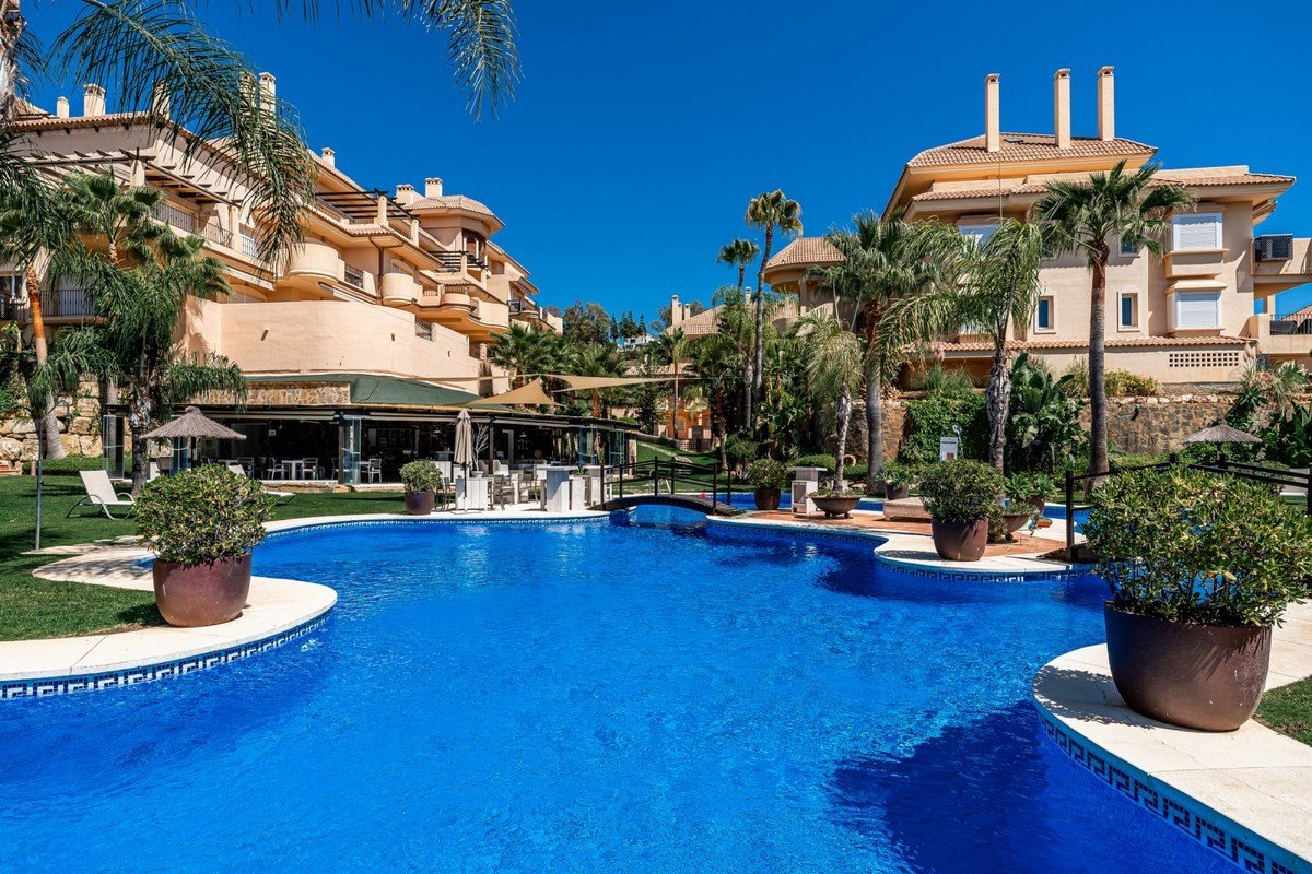 Apartment for sale in Marbella, Aloha Hill Club Apartment for sale in Marbella, Aloha Hill Club