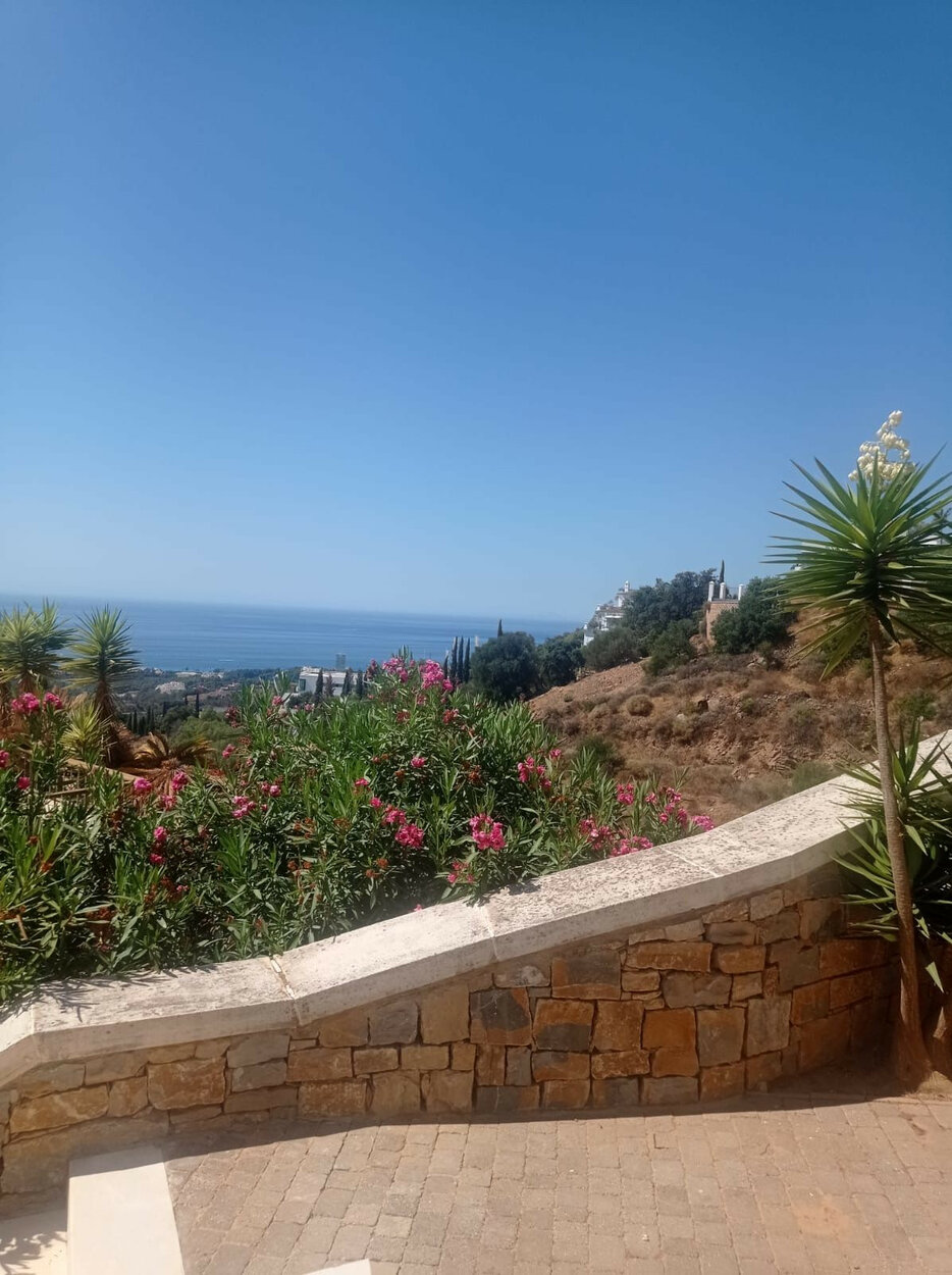Apartment for sale in Marbella, Altos de los Monteros Apartment for sale in Marbella, Altos de los Monteros