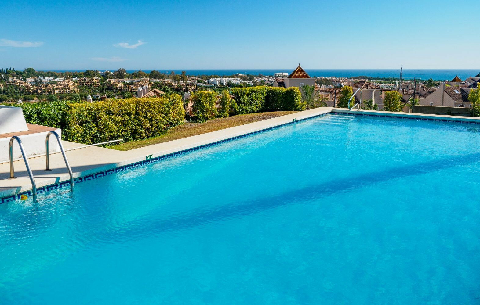 Penthouse for sale in Estepona, El Paraiso Medio Penthouse for sale in Estepona, El Paraiso Medio