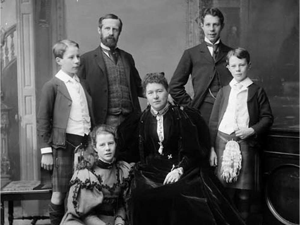 Lady-Aberdeen-and-family.jpg