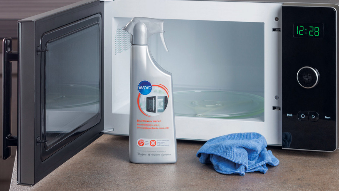 come pulire il microonde