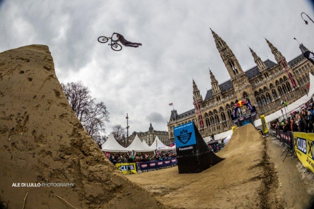 ViennaAirKing_Action_SamReynolds(c)AleDiLullo-1196
