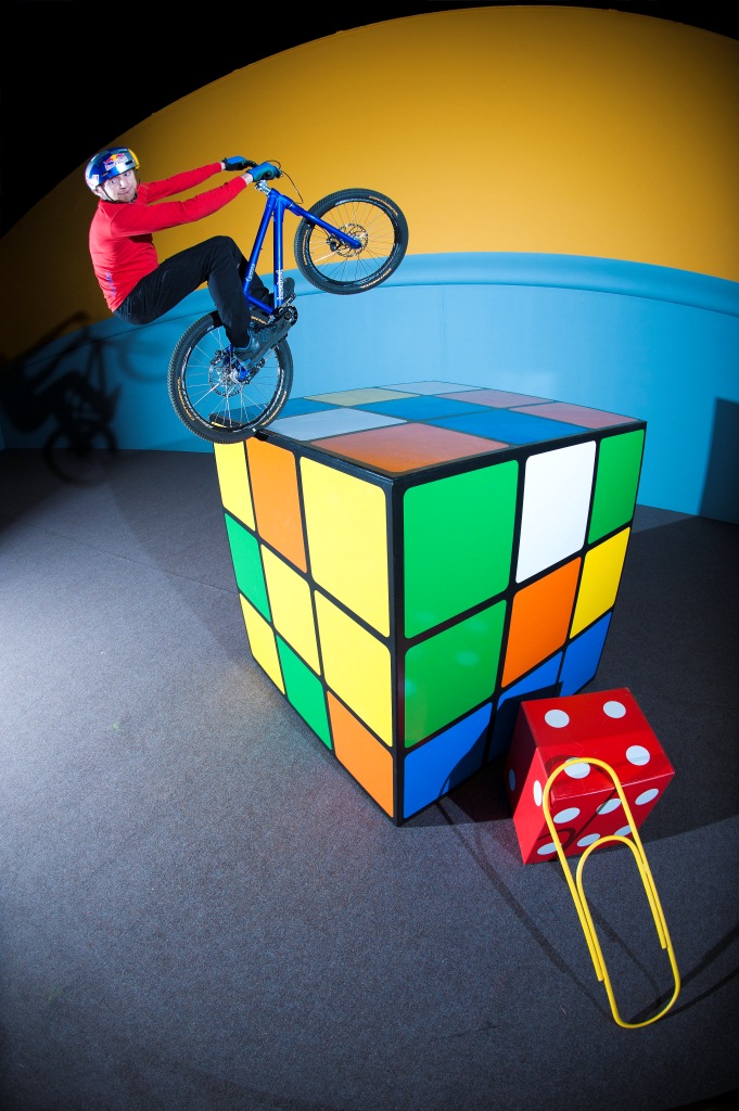 DannyMacAskill_Imaginate_3_tap_off_rubix