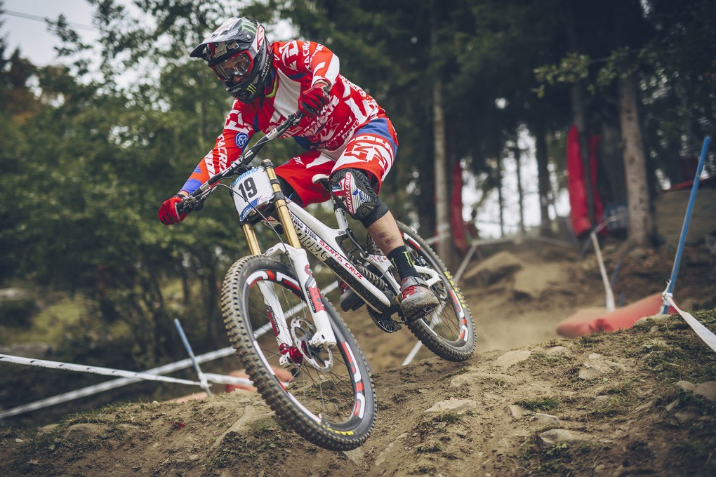 Wow! Das 22. Jahr, das Steve Peat bei der Weltmeisterschaft teilnimmt. Er fährt auf Platz 16.