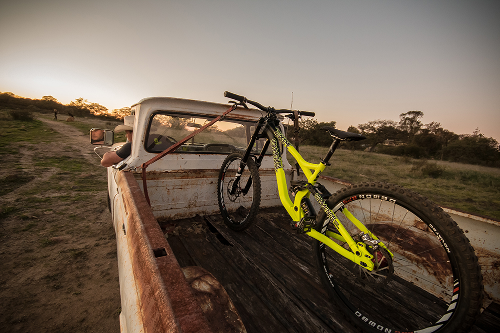 Kyle Strait Commencal