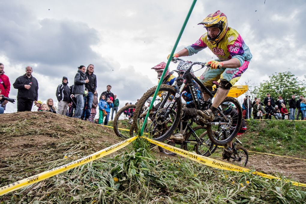 Wiesenslalom mit Kippstangen