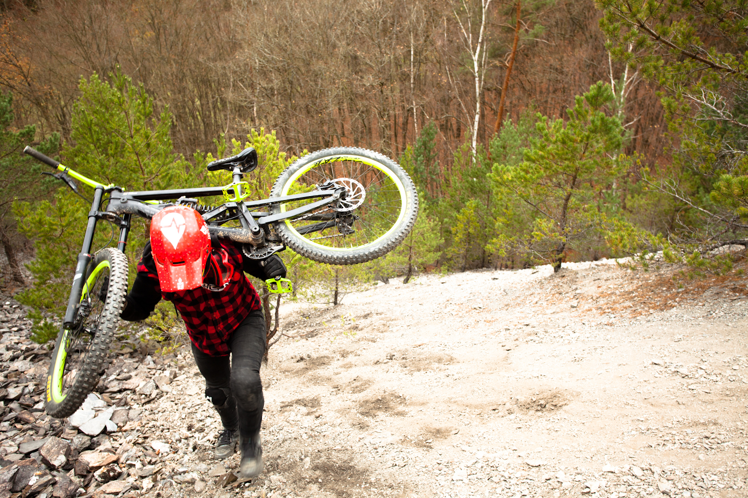Der Aufsieg hat wegen des Gefälles und des losen Untergrund etwas gedauert - Foto: Christoph Daheim