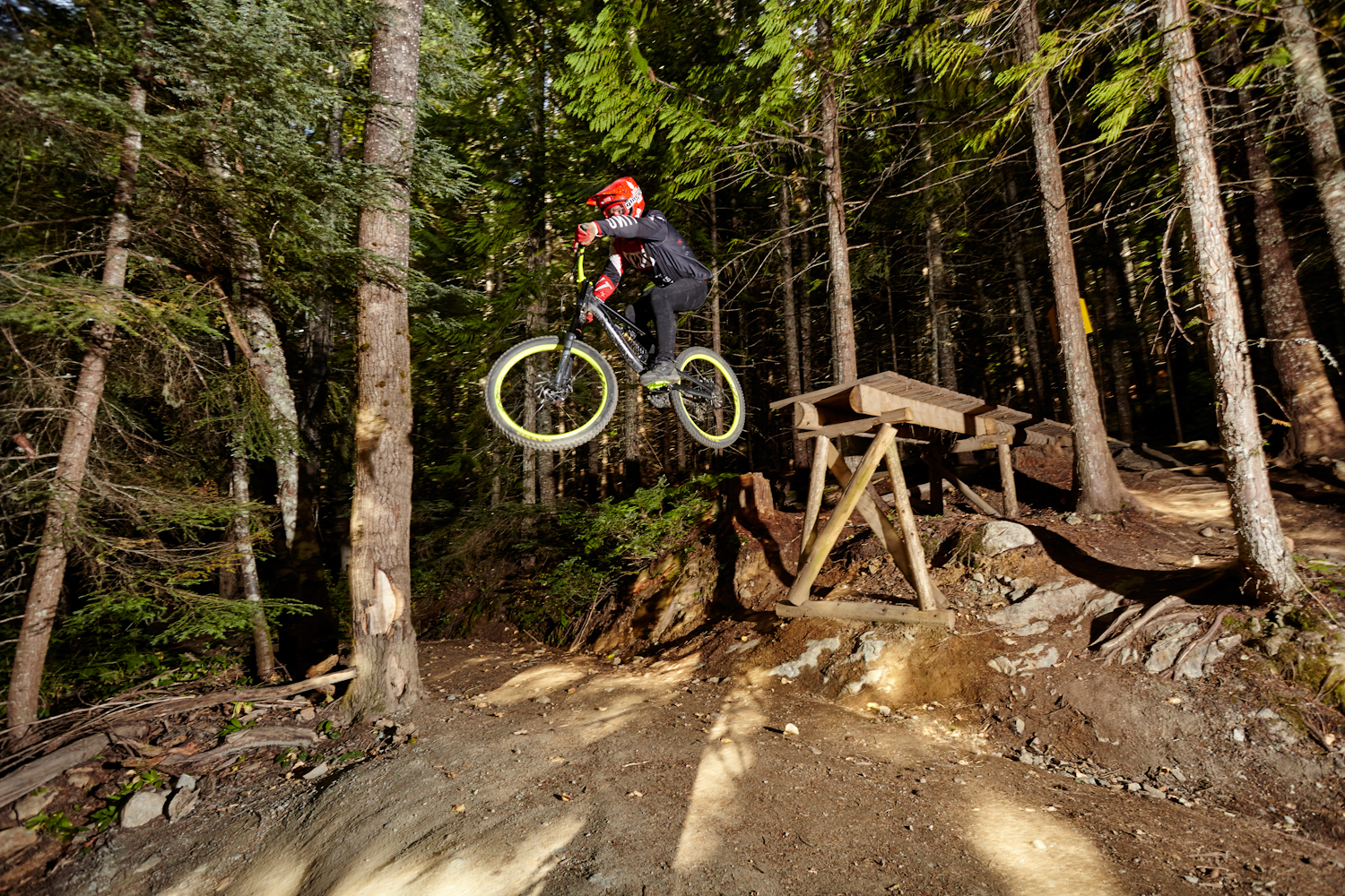 Roadgap in Whistler auf dem Trail "Fade To Black" - Foto: Jannik Hammes