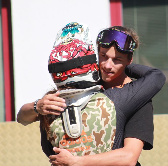 Freunde und Familie sind für Nina das wichtigste. Ihr Bruder Tim ist immer an ihrer Seite.