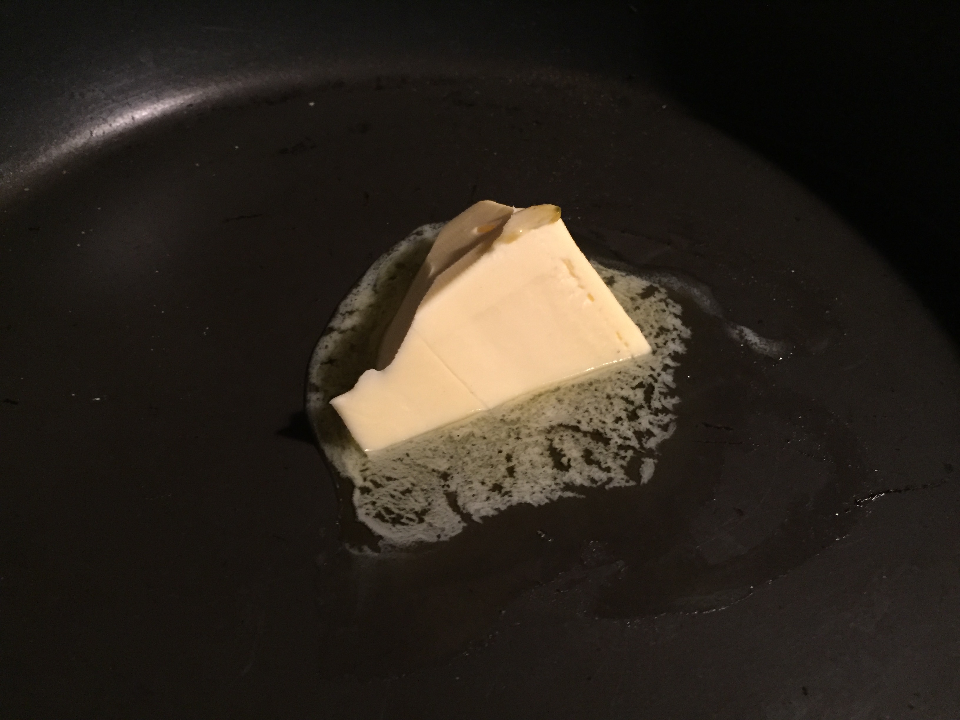 Spätzle in Butter schwenken.