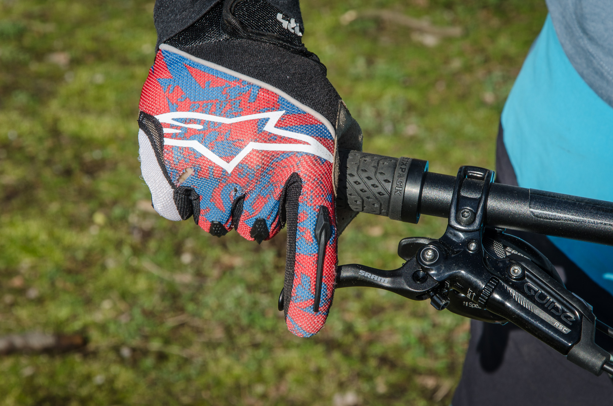 Die Bremse sollte so eingestellt sein, dass der Finger den Hebel möglichst weit außen greift und ihn auch gut erreichen kann.