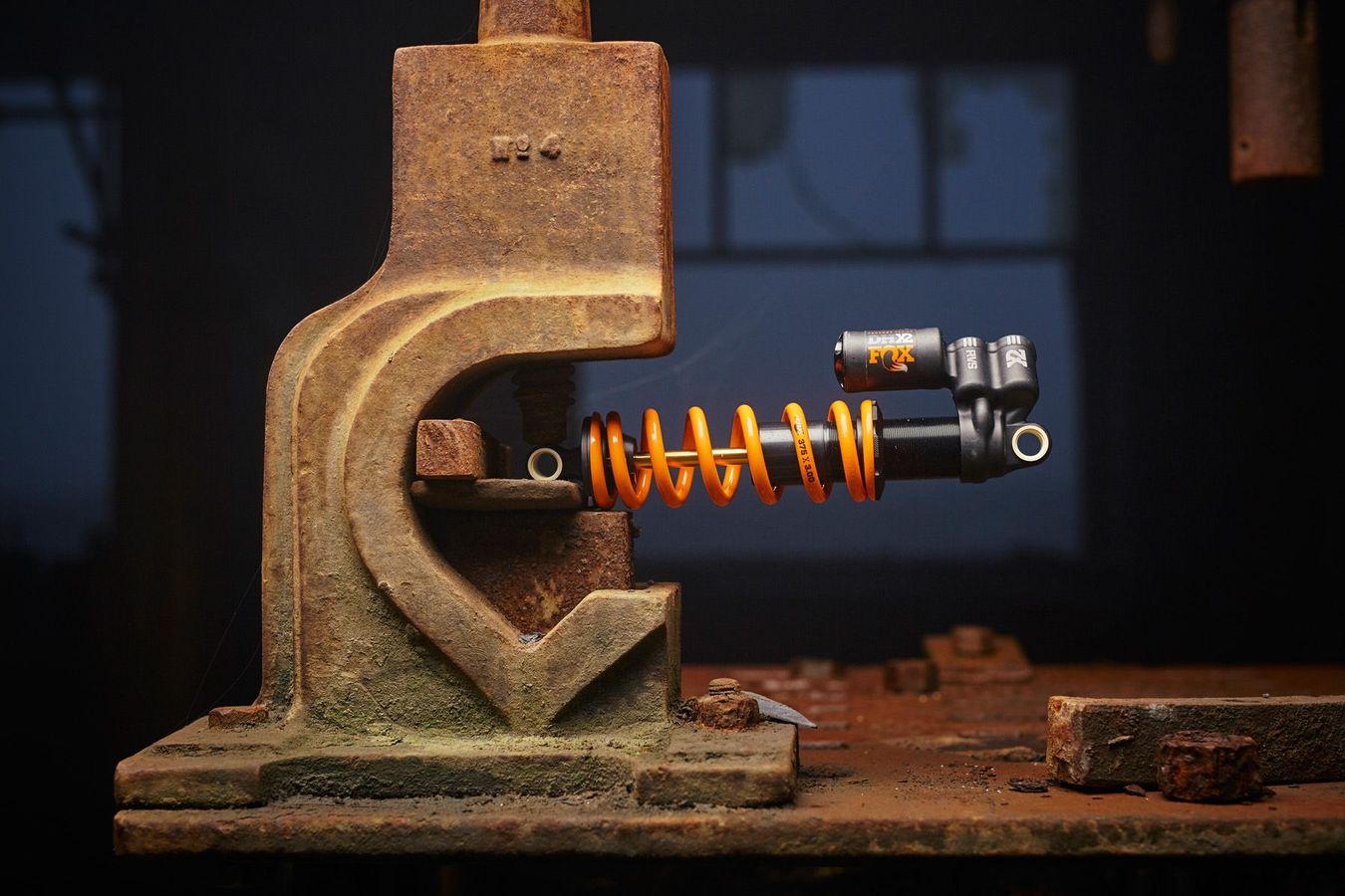 http---coresites-cdn.factorymedia.com-dirt_new-wp-content-uploads-2016-01-MG_3183-Fox-DHX2-Coil