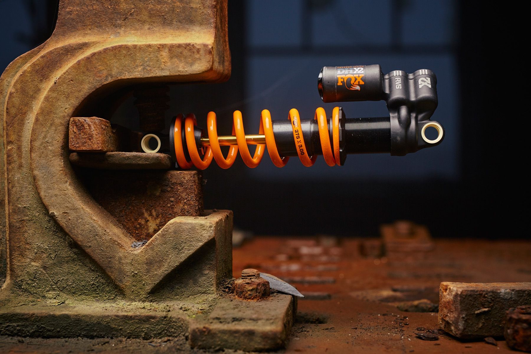 http---coresites-cdn.factorymedia.com-dirt_new-wp-content-uploads-2016-01-MG_3185-Fox-DHX2-Coil