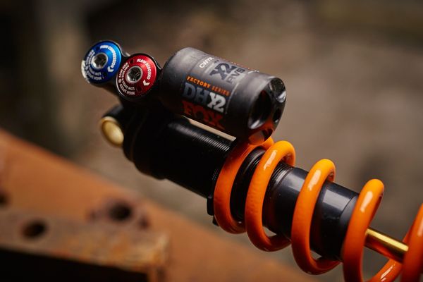 http---coresites-cdn.factorymedia.com-dirt_new-wp-content-uploads-2016-01-MG_3190-Fox-DHX2-Coil