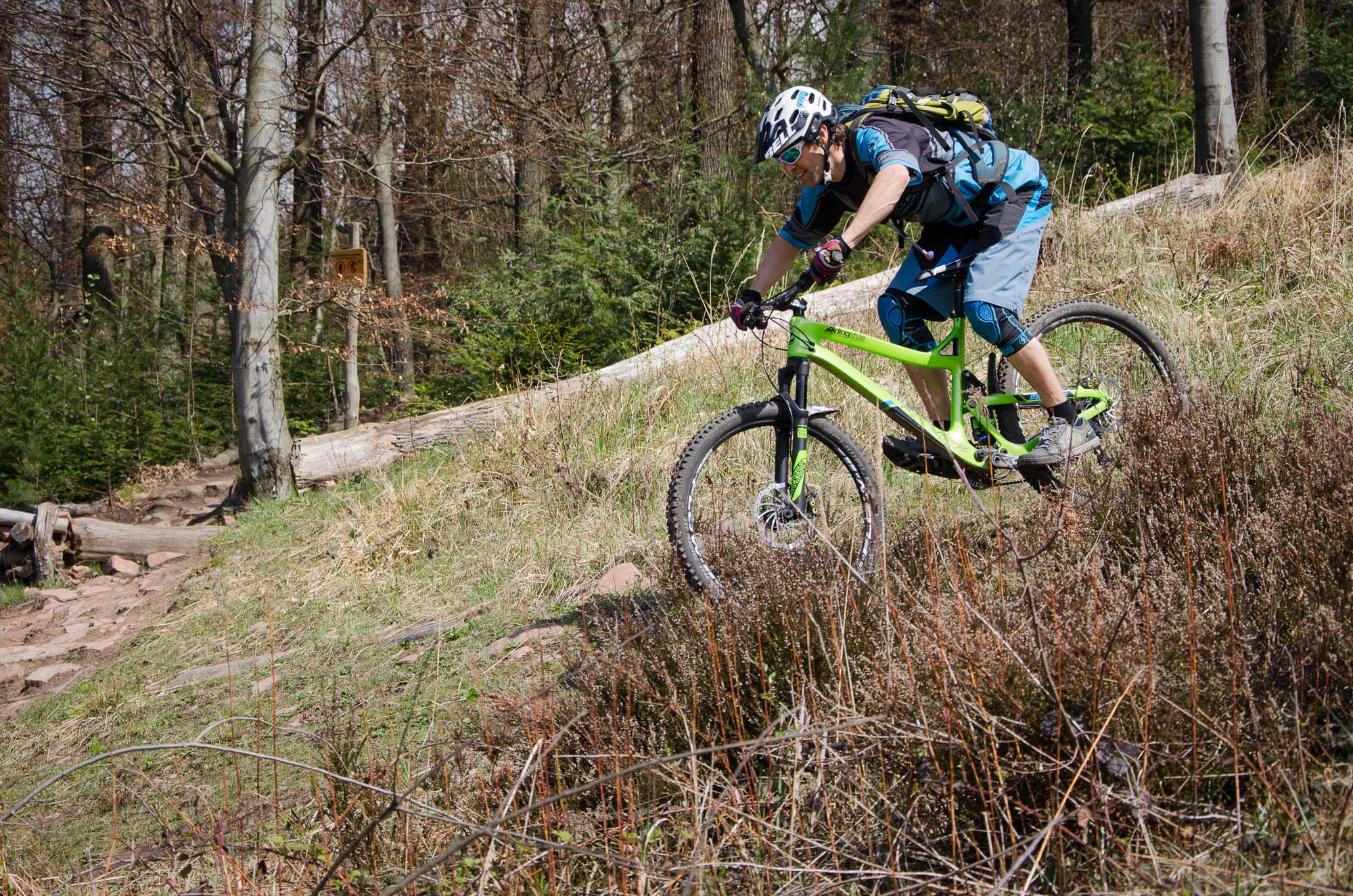 Leichte Bremsung um die Geschwindigkeit zu regulieren.