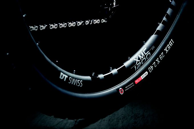 JEFFSY_CF_Pro_Rawr_Jet_Black_Rim-680x454