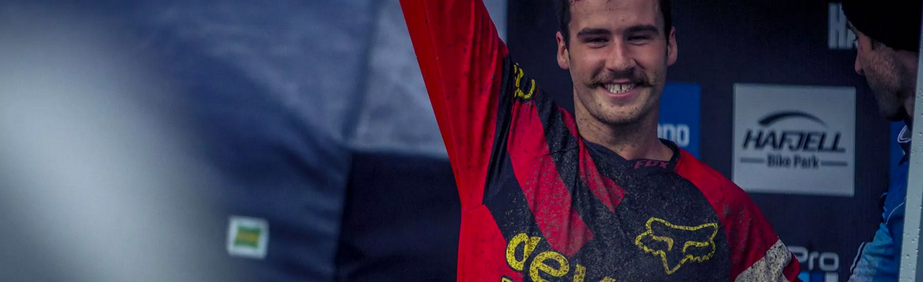 stevie-smith-rip-downhill-mountainbike Stevie Smith ist im Alter von 26 Jahren bei einem Motorradunfall tödlich verunglückt. Die Mountainbikewelt verneigt sich vor einem großartigen Fahrer und Menschen