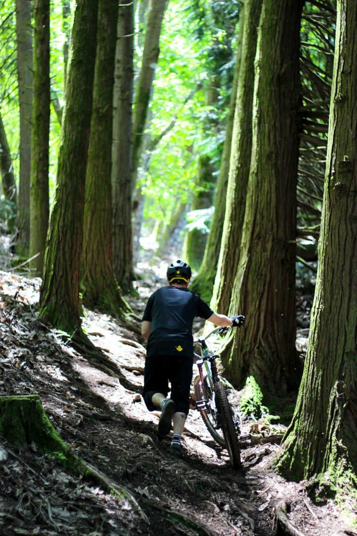 Location: WERIDE.pt, Lousa Trails in Portugal, Dark Forest; Rider: Sascha Matthies, er trägt das Jersey in Größe L