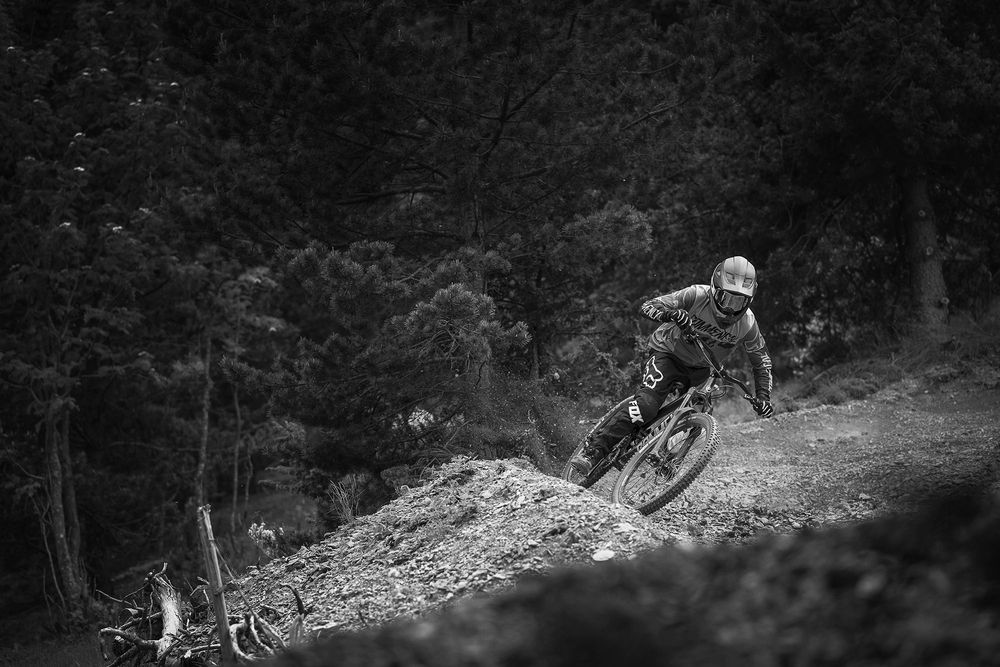 Lluis-Lacondeguy-Mountainbike-Kurve