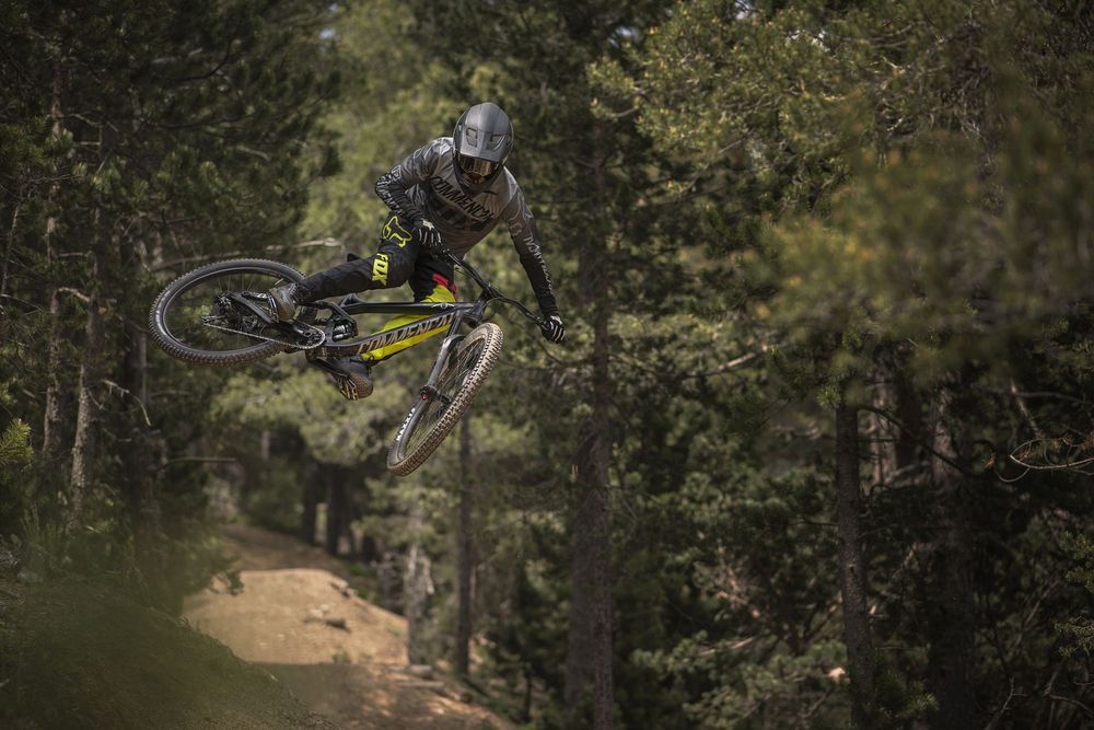 Lluis-Lacondeguy-Mountainbike-Table