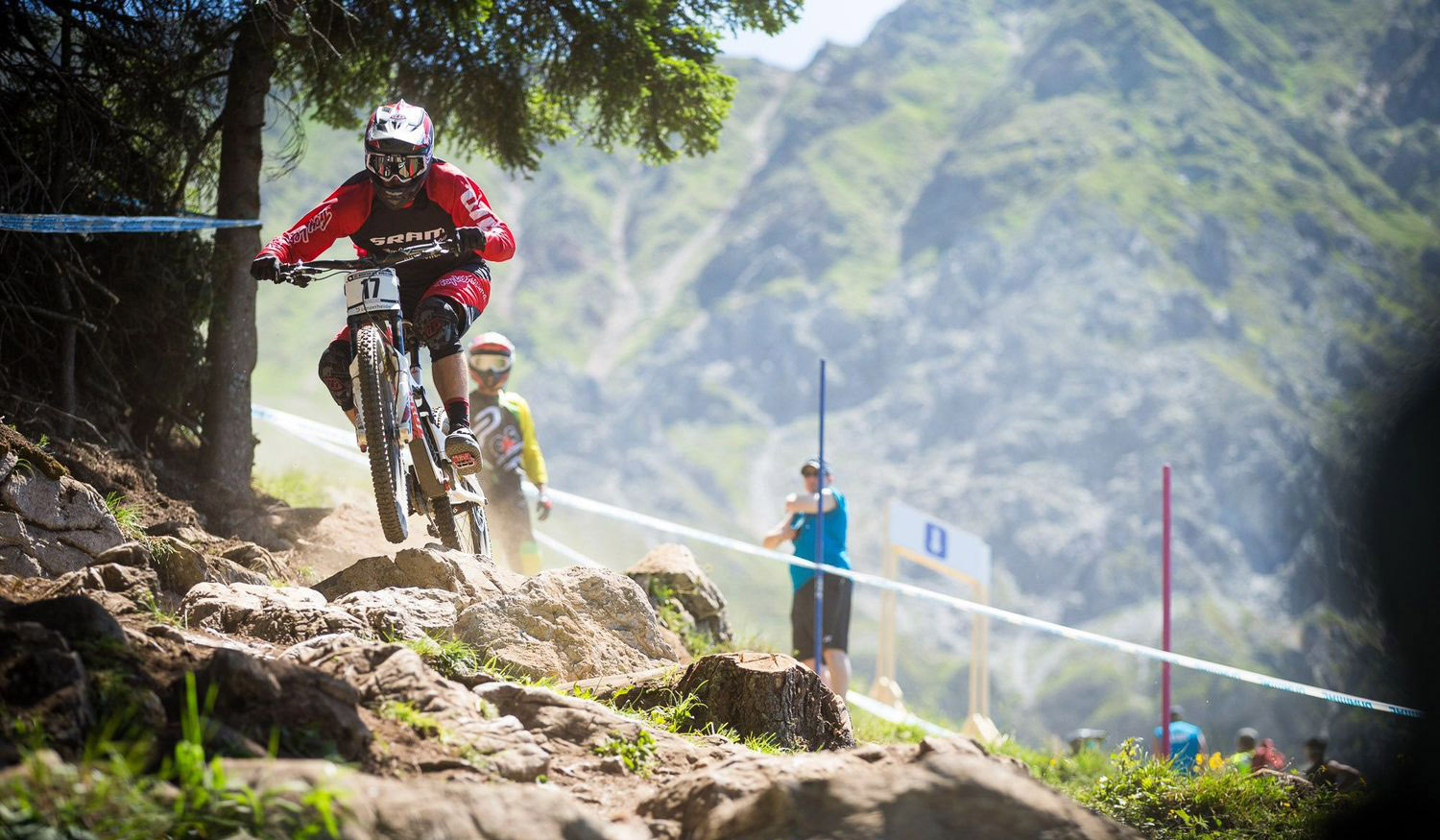 Beerbt Luca Shaw Steve Peat im Downhillteam von Santa Cruz?