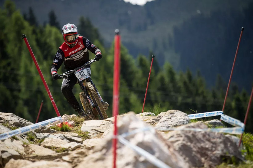 luca-shaw-downhill-mountainbike
