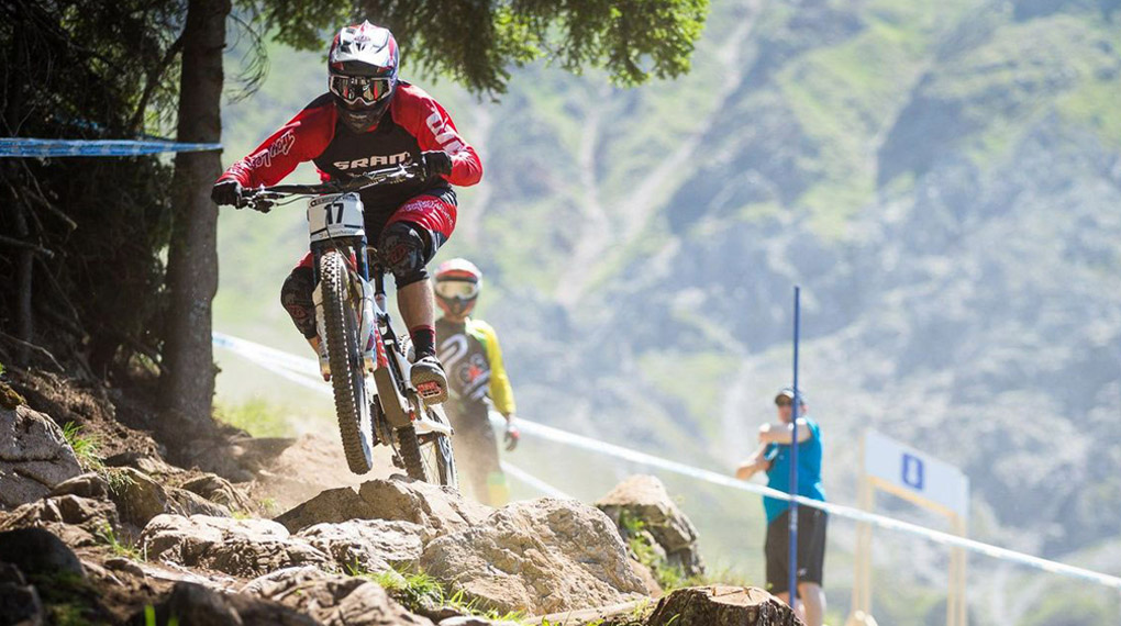 Wer wird Steve Peat im Downhillteam von Santa Cruz beerben? Vielleicht ist ja Luca Shaw der richtige Mann, um in die Fussstapfen dieser Legende zu treten.