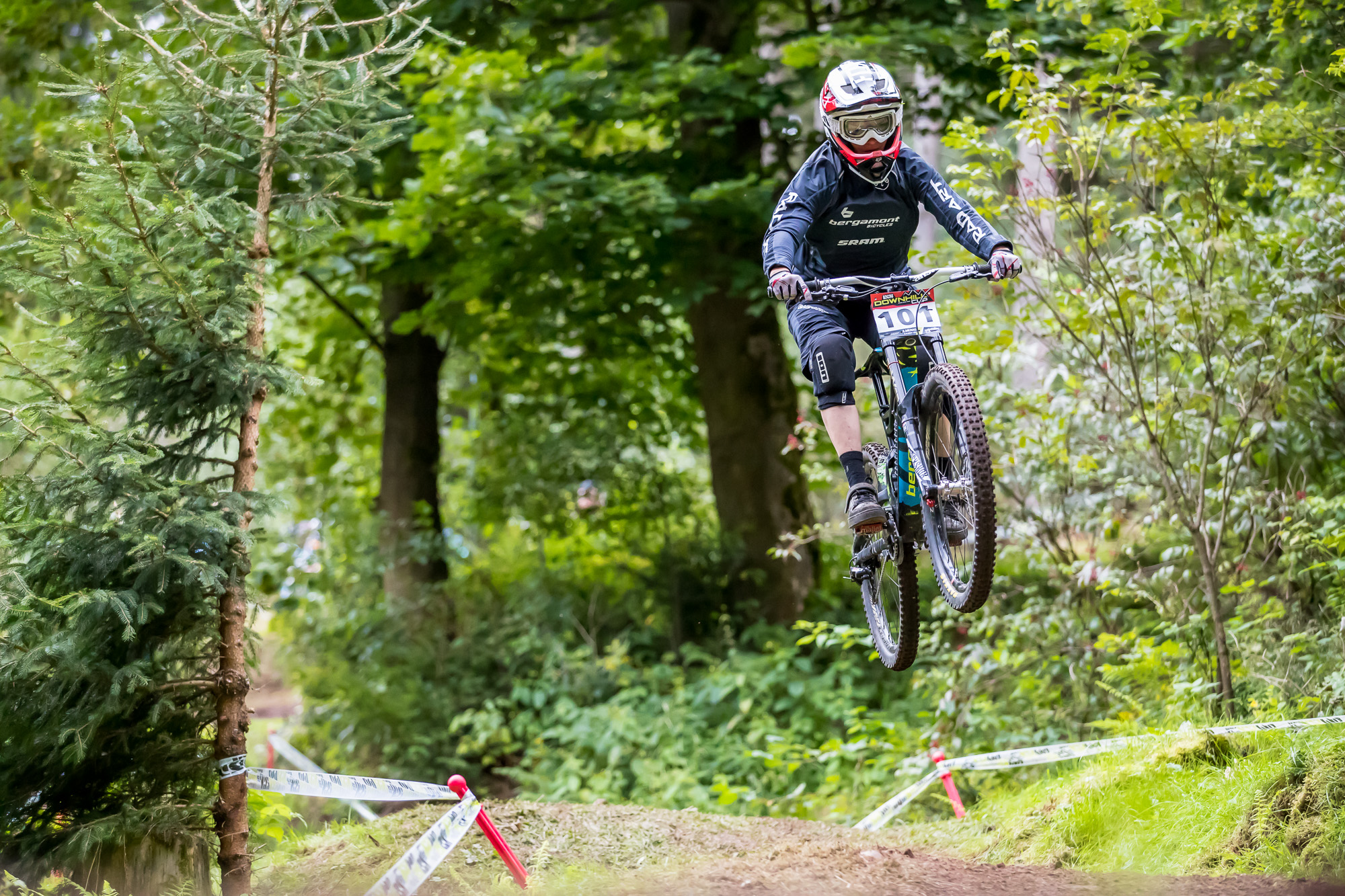 Harriett Rücknagel auf dem iXS German Downhill Cup 2016 in Ilmenau
