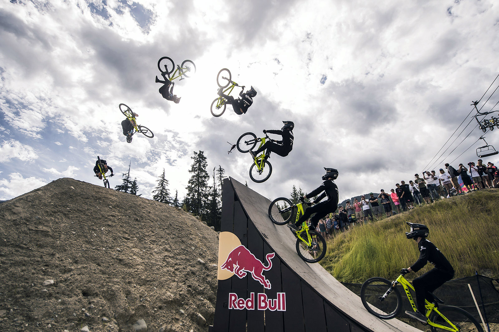 Brett Rheeder Backflip Barspin to Opposite Tailwhip von Brett Rheeder; Foto: Bartek Wolinski/Red Bull Content Pool
