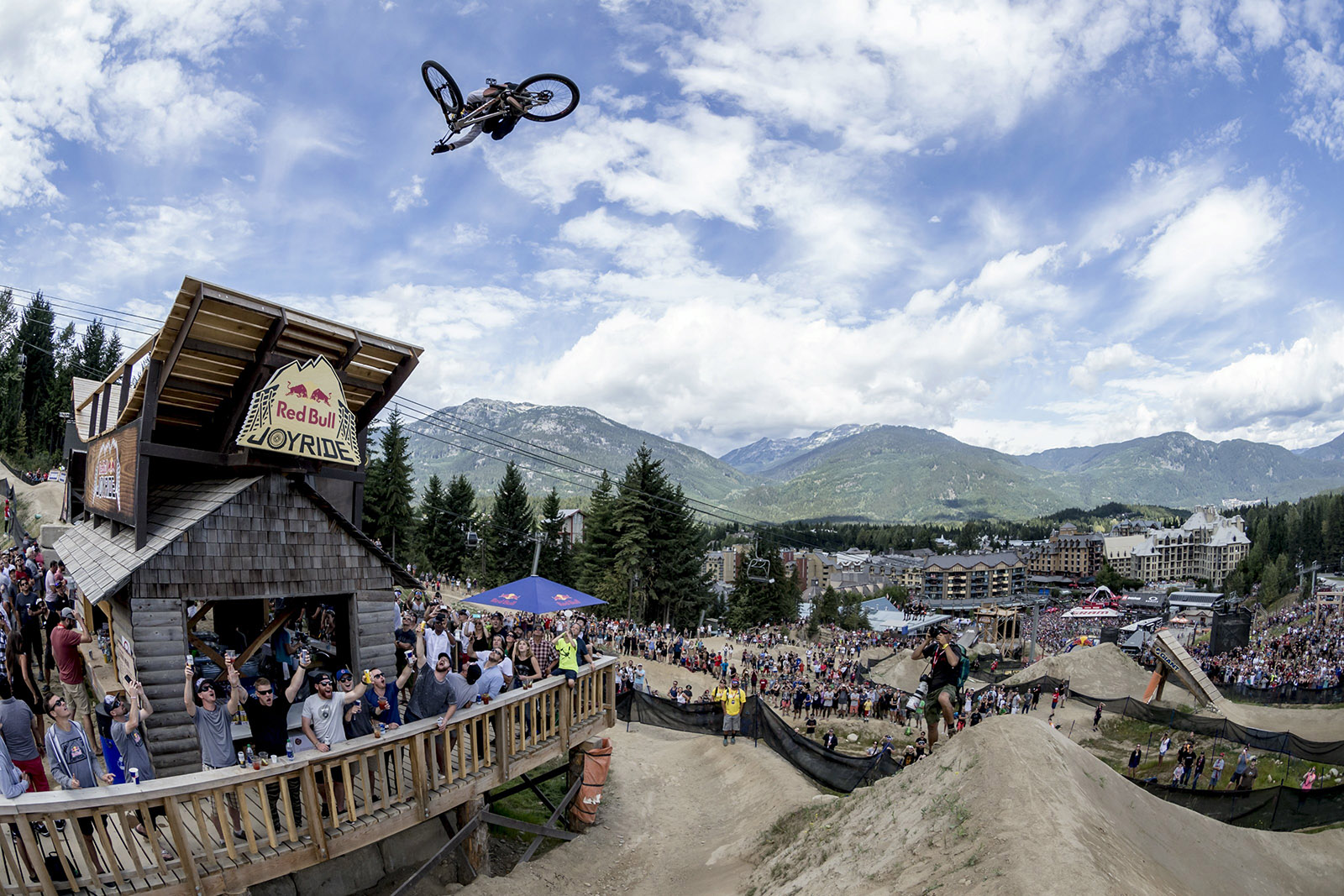 Thomas Genon Thomas Genon flog mit dicken Tricks und viel Style auf Platz 2; Jussi Grznar / Red Bull Content Pool