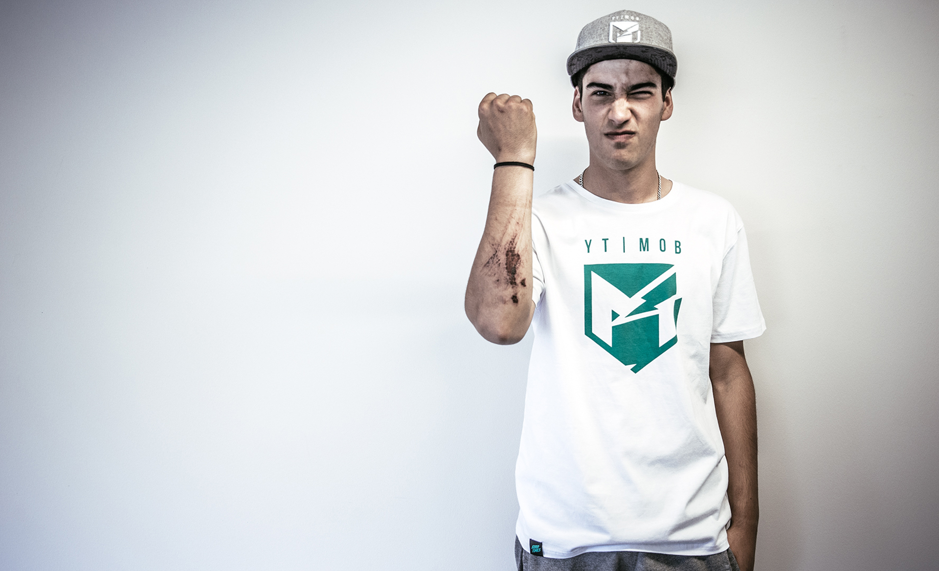 YT_MOB_WEAR_MOB_Tee_white_Header1