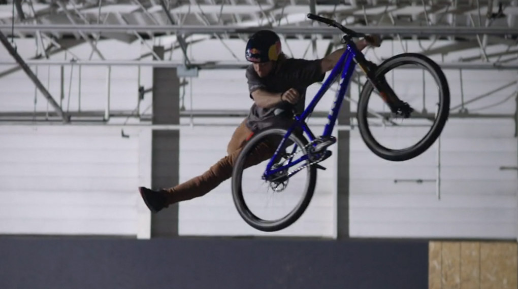 Auf seinem Weg zum Joyride-Contest in Whistler kämpft Drew Bezanson mit so manchem Rückschlag. Mehr dazu in Folge 4 von The Learning Curve.