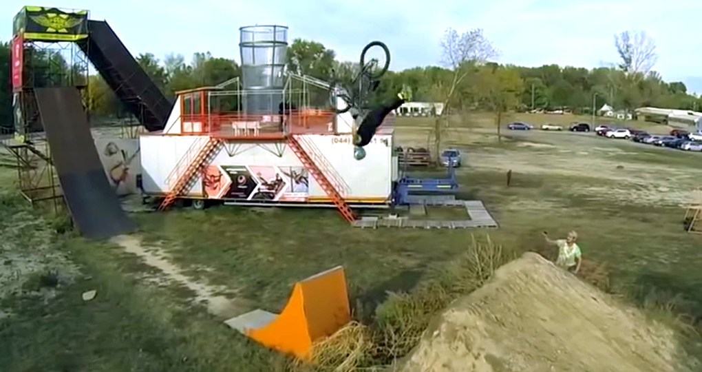 Hier findest du die Bewerbungen für den "Focus Become a Knight"-Videocontest, bei dem es zwei Wildcards für die Suzuki Nine Nights Week 2016 zu gewinnen gibt