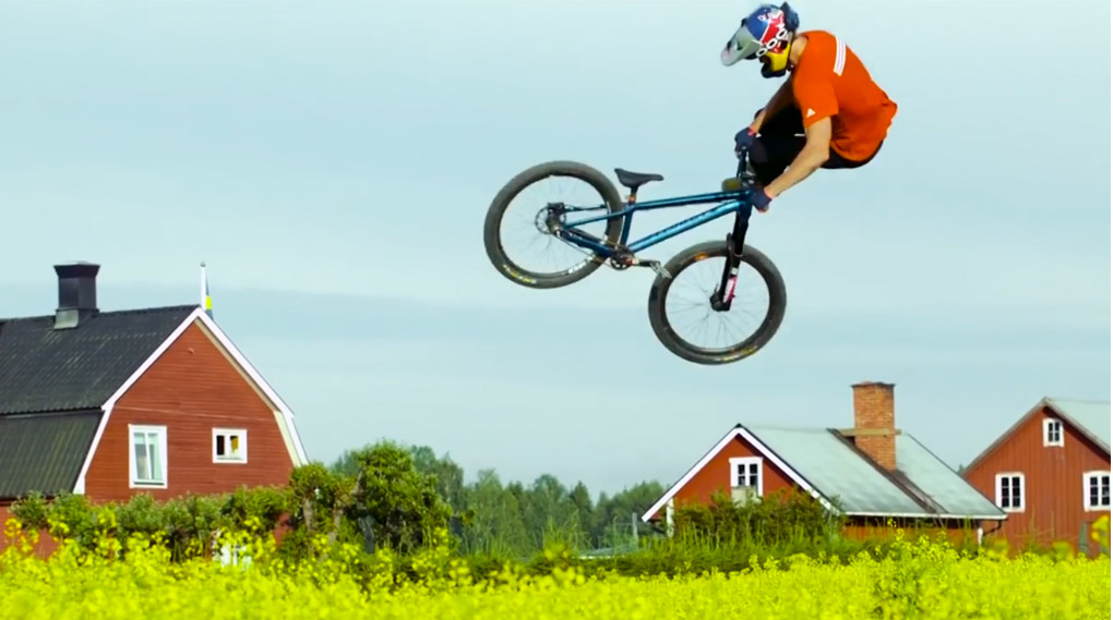 Martin Söderström und Dawid Godziek zollen der legendären Feldszene aus Life Cycles Tribut – und hauen nebenbei auch noch ein paar World Firsts raus.