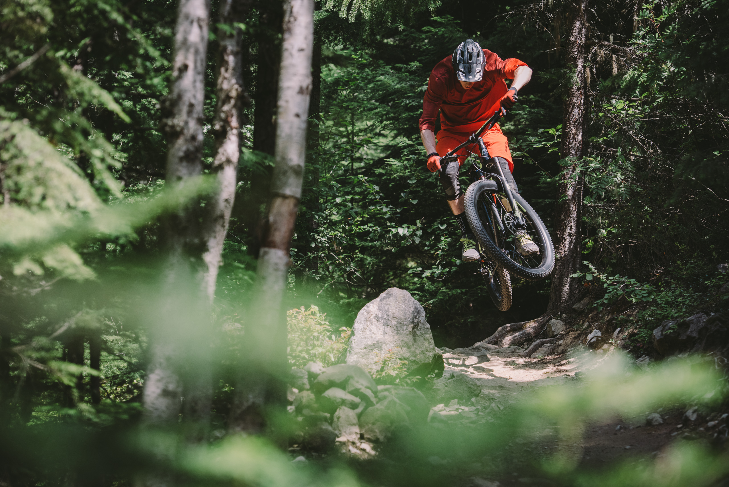 Eric Lawrenuk gönnt sich und seinem Rocky Mountain Growler eine Runde Airtime