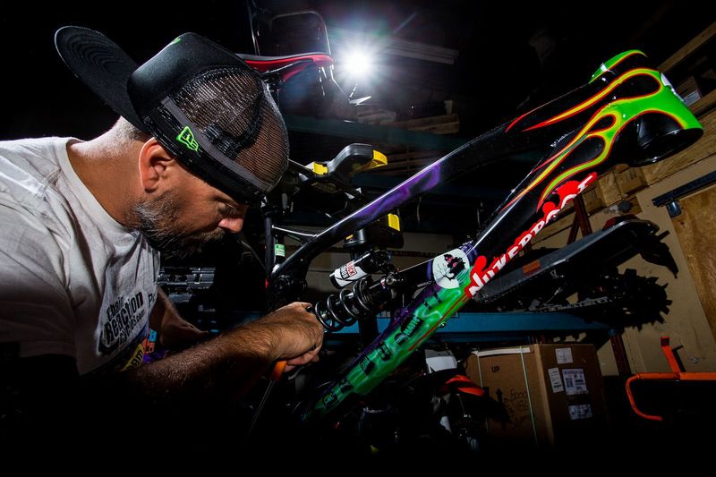 sam-hill-nukeproof-mega-grave-digger-4 Nukeproof Mega Grave Digger Endurobike