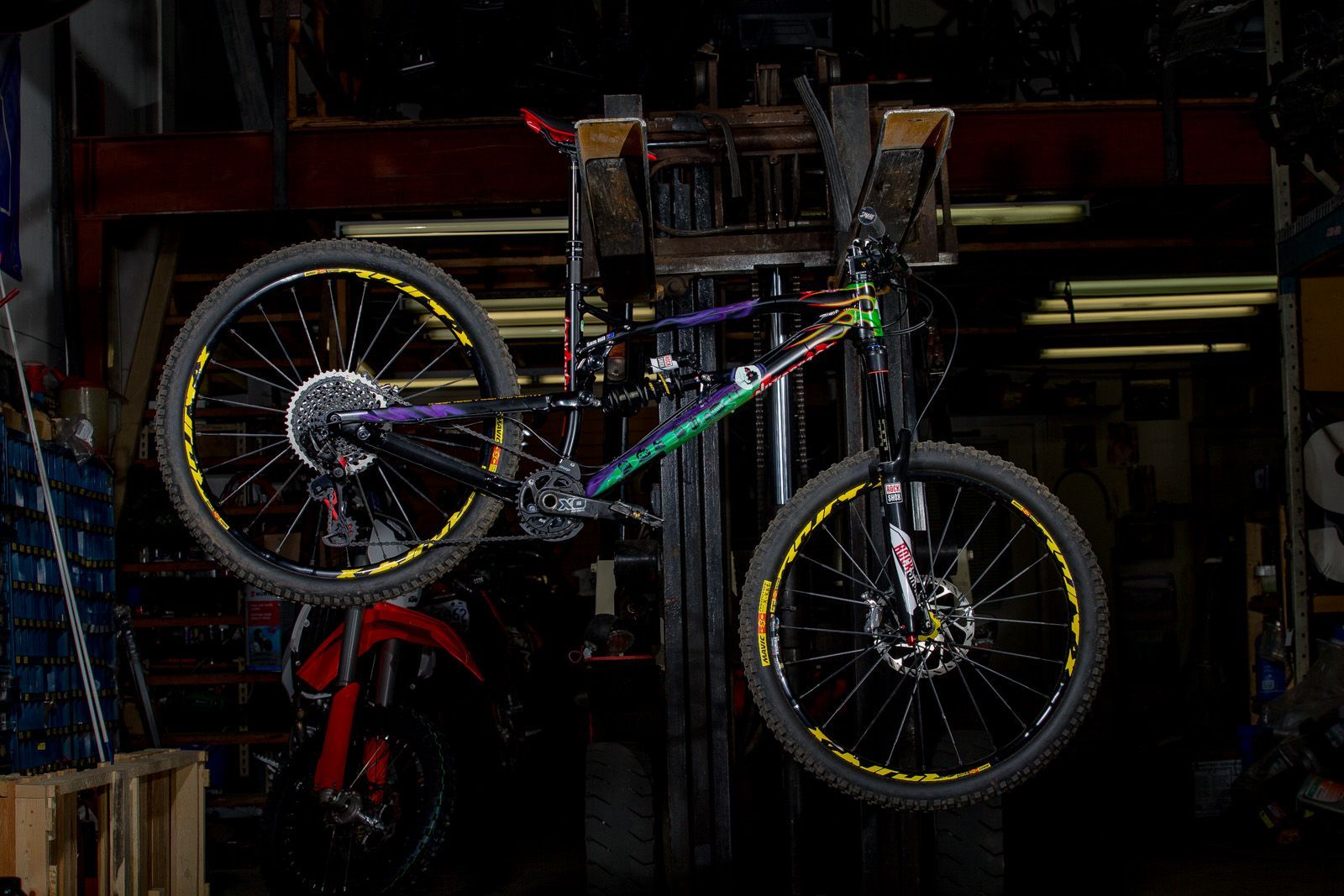 sam-hill-nukeproof-mega-grave-digger-8 Sam Hill Nukeproof Mega Grave Digger Endurobike