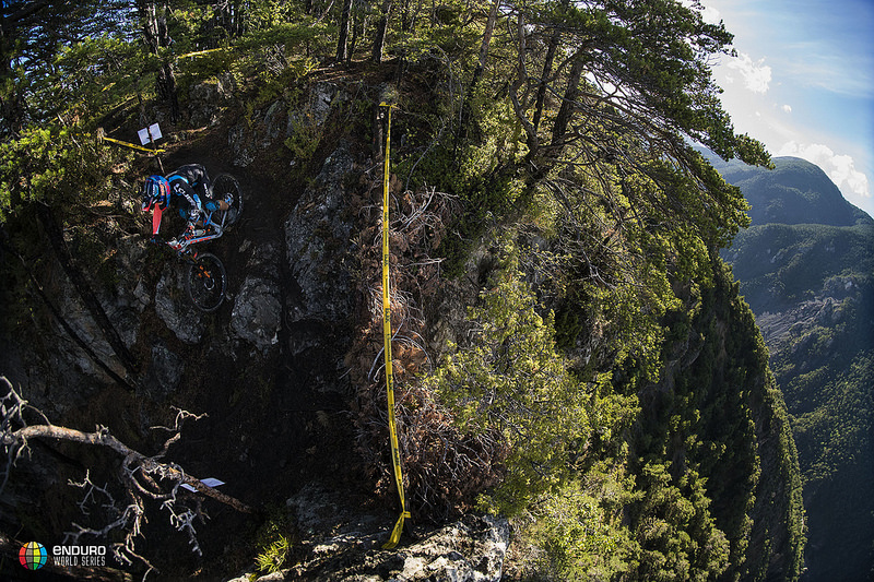 In diesem Highlightsvideo vom 7. Lauf der Enduro World Series 2016 in Valberg-Guillaume gibt es jede Menge MTB-Action aus den französischen Alpen zu sehen.