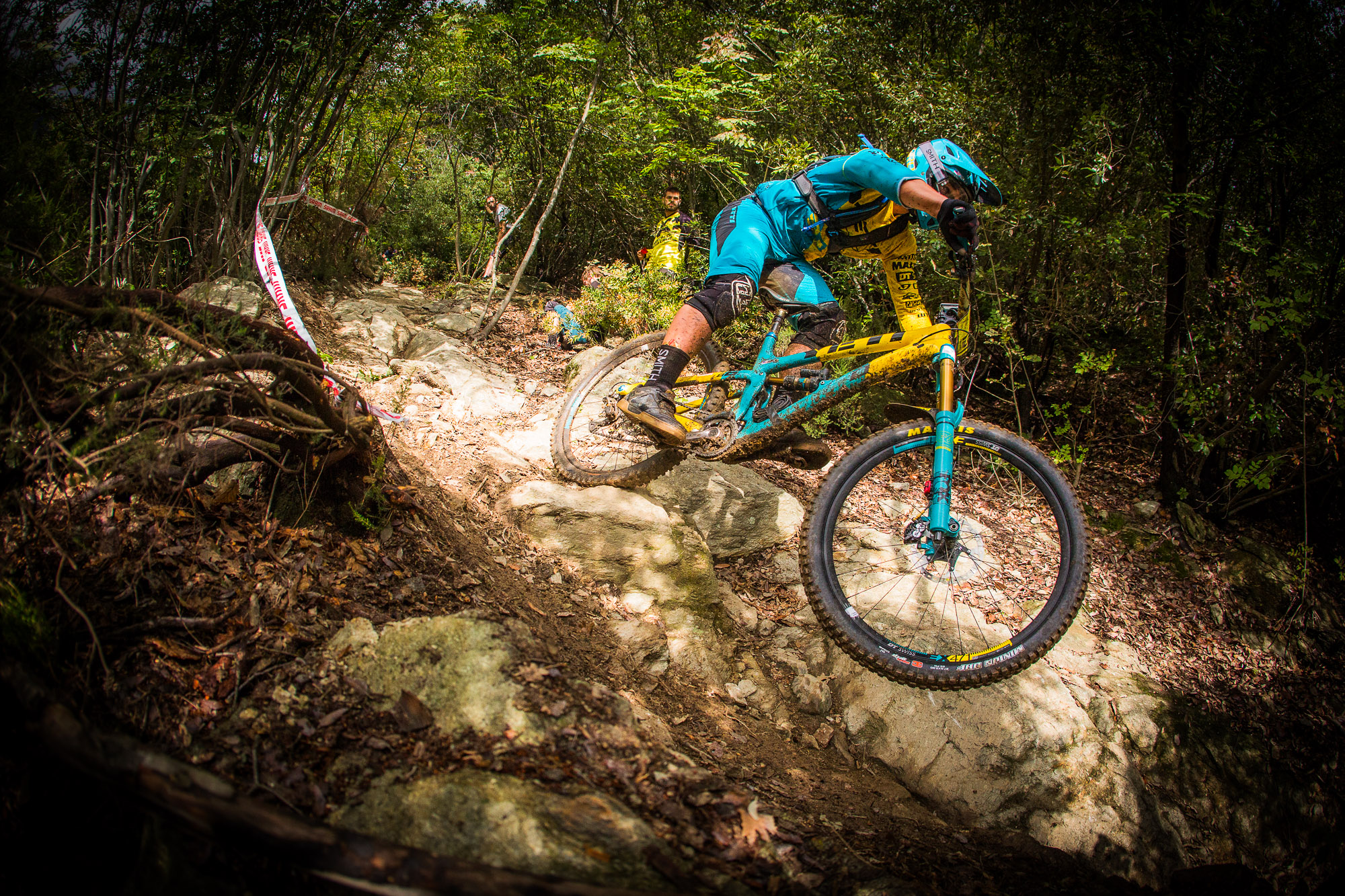 Was die Fahrerinnen und Fahrer am ersten Renntag des Finales der Enduro World Series 2016 in Italien erwartet, verraten diese drei Vorschauvideos.